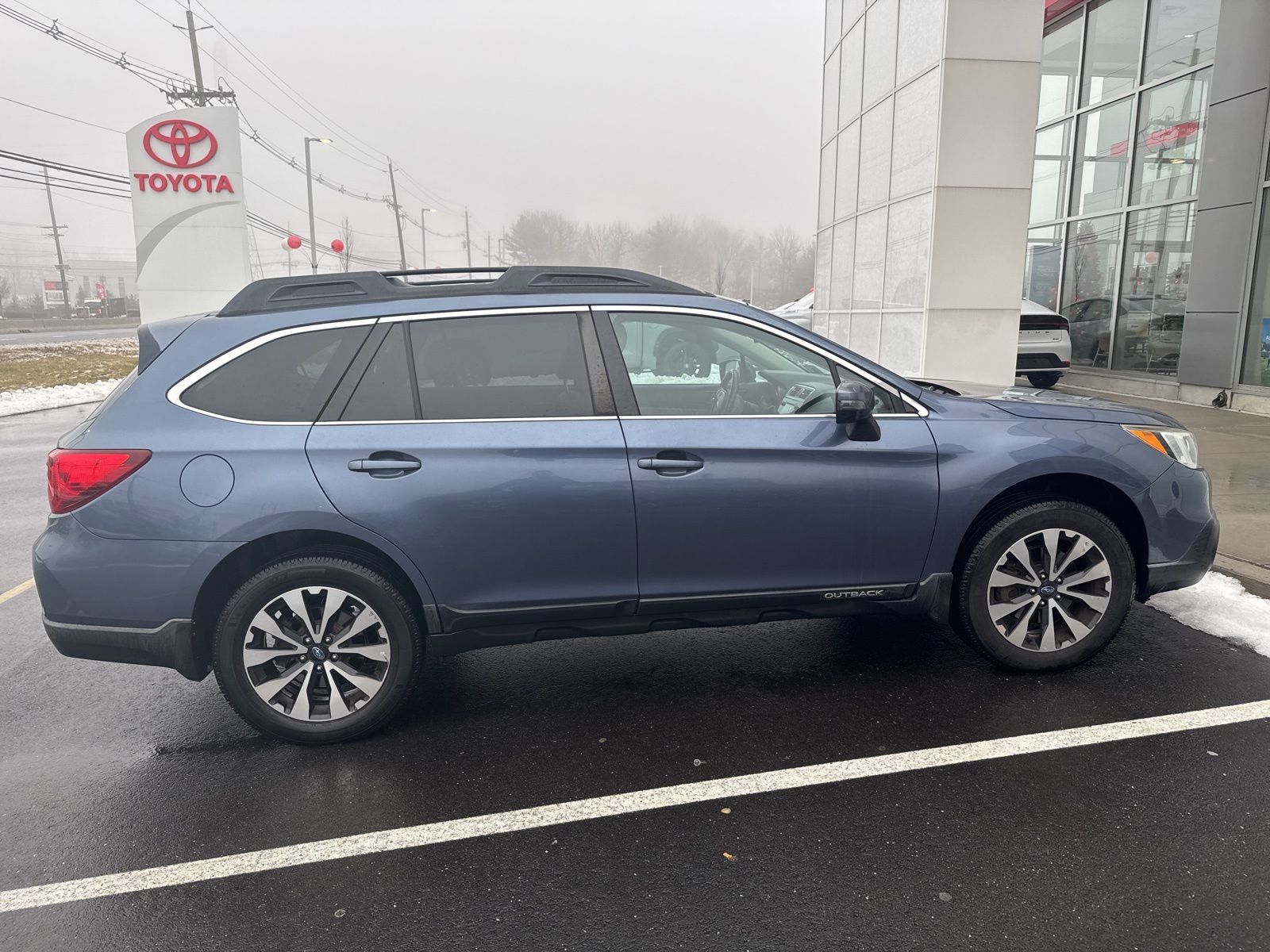 Thumbnail: 2017 Subaru Outback - 6