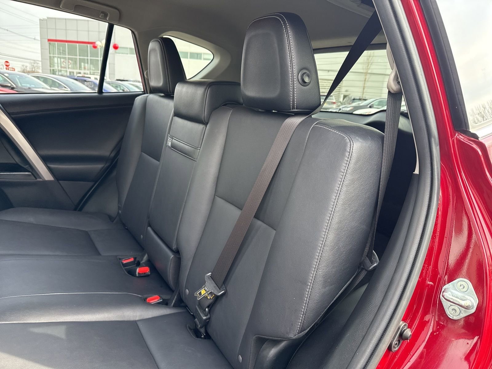 Thumbnail: 2018 Toyota RAV4 - 20