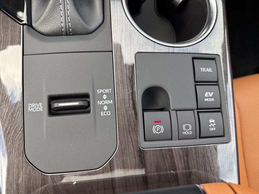 Thumbnail: 2025 Toyota Highlander - 23