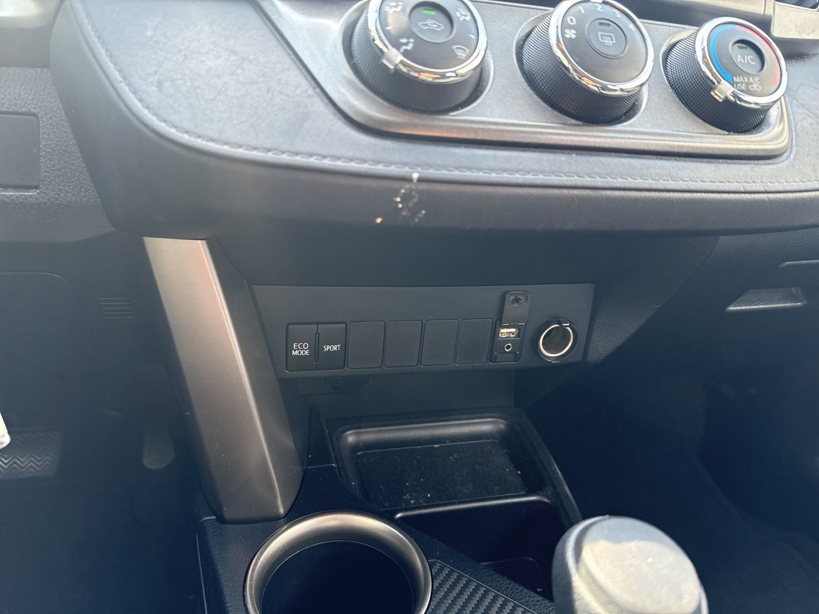 Thumbnail: 2015 Toyota RAV4 - 26