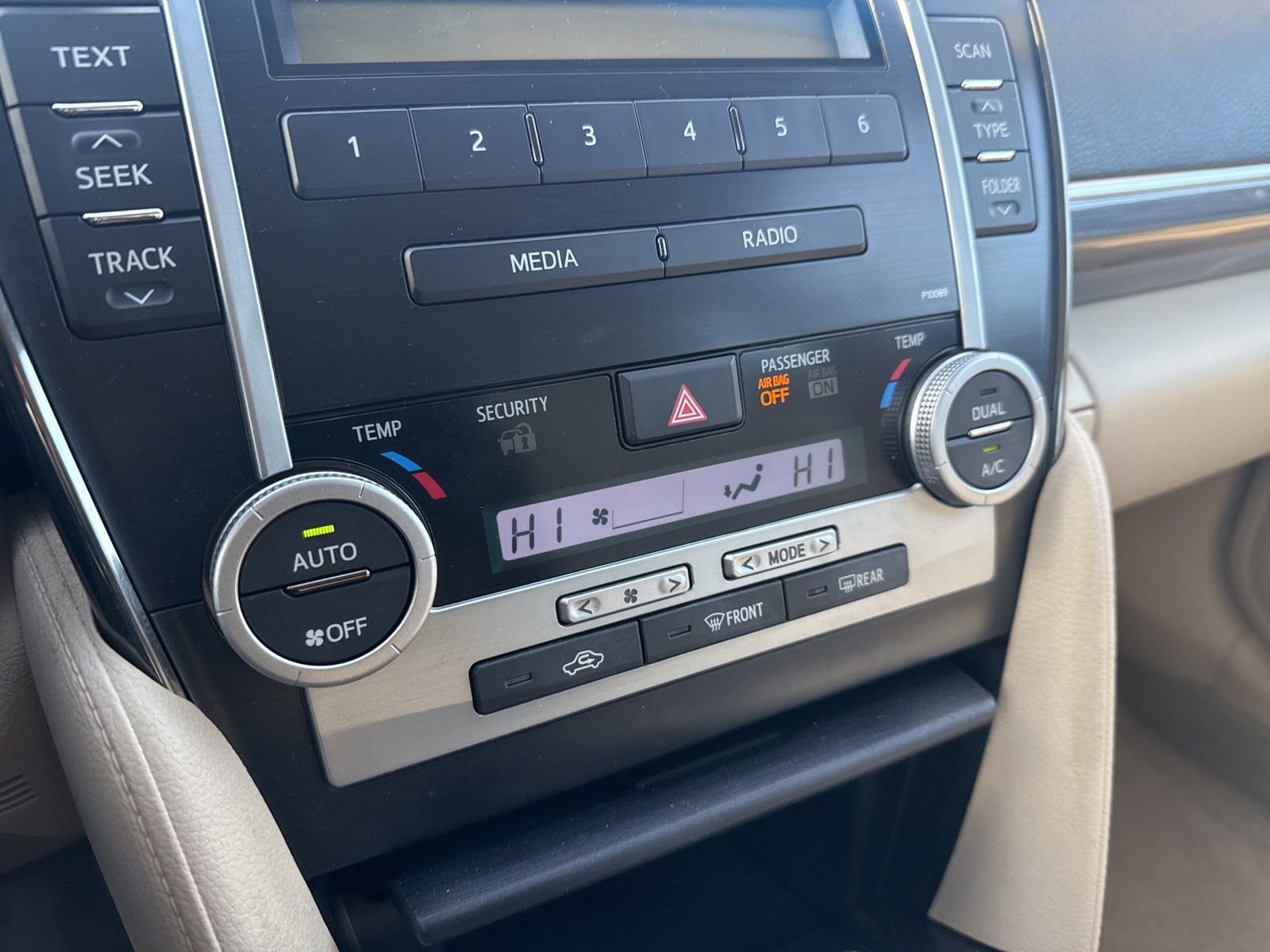 Thumbnail: 2012 Toyota Camry - 26