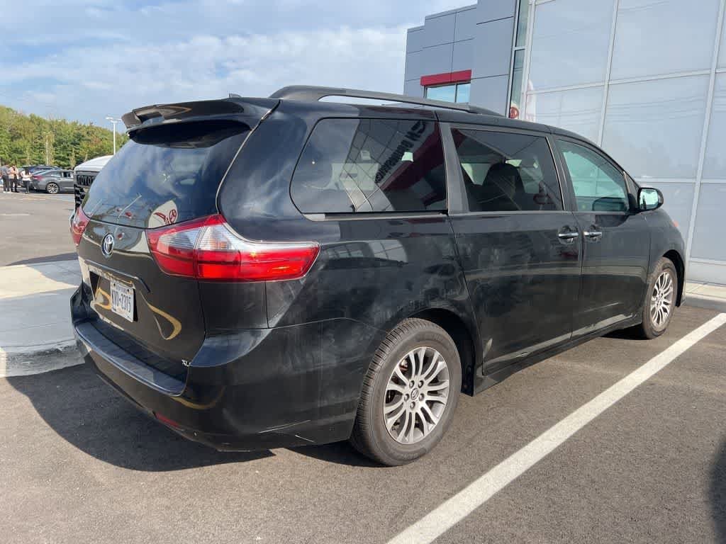 Thumbnail: 2020 Toyota Sienna - 3