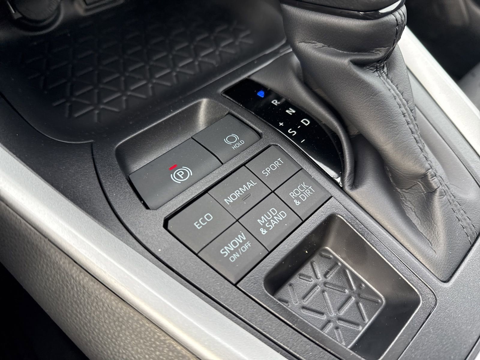 Thumbnail: 2025 Toyota RAV4 - 22