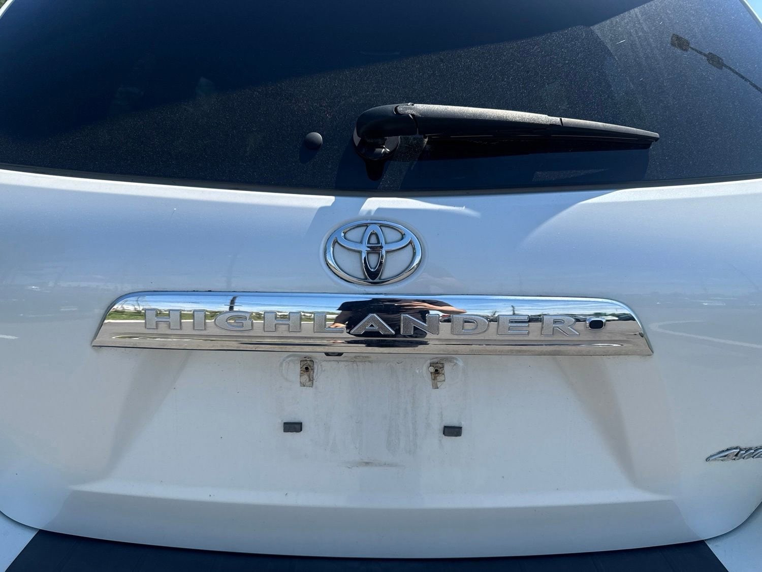 Thumbnail: 2012 Toyota Highlander - 17
