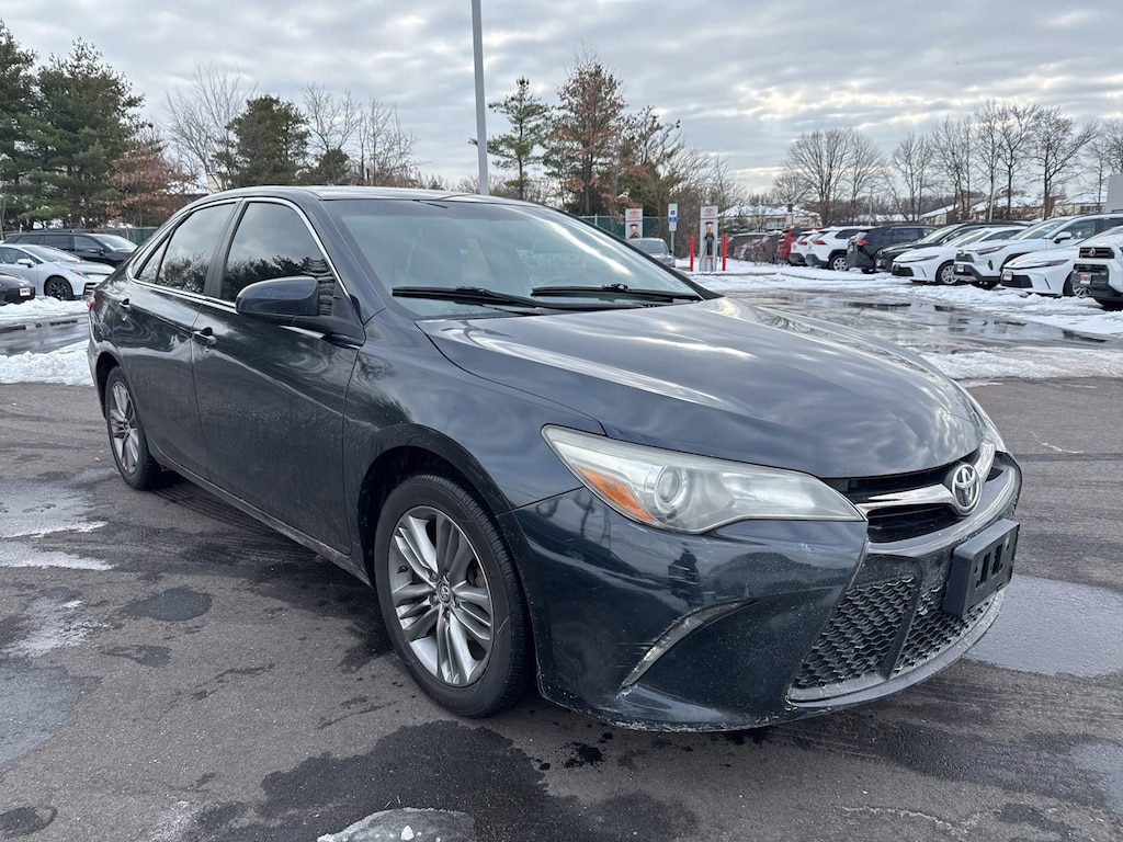 Used 2016 Toyota Camry SE Sedan