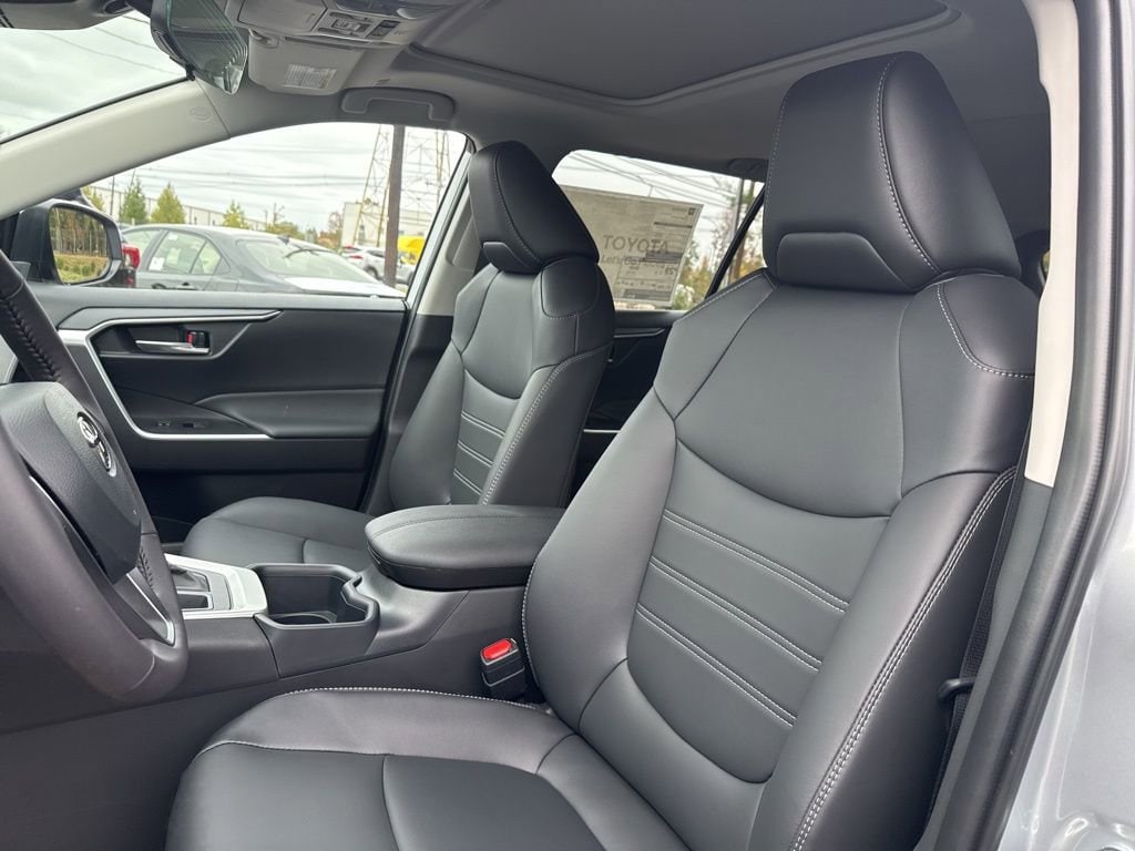 Thumbnail: 2025 Toyota RAV4 - 11