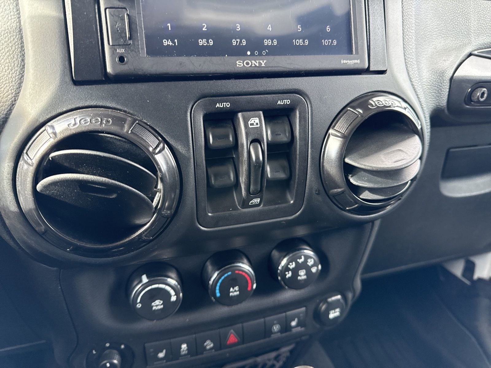 Thumbnail: 2017 Jeep Wrangler - 26