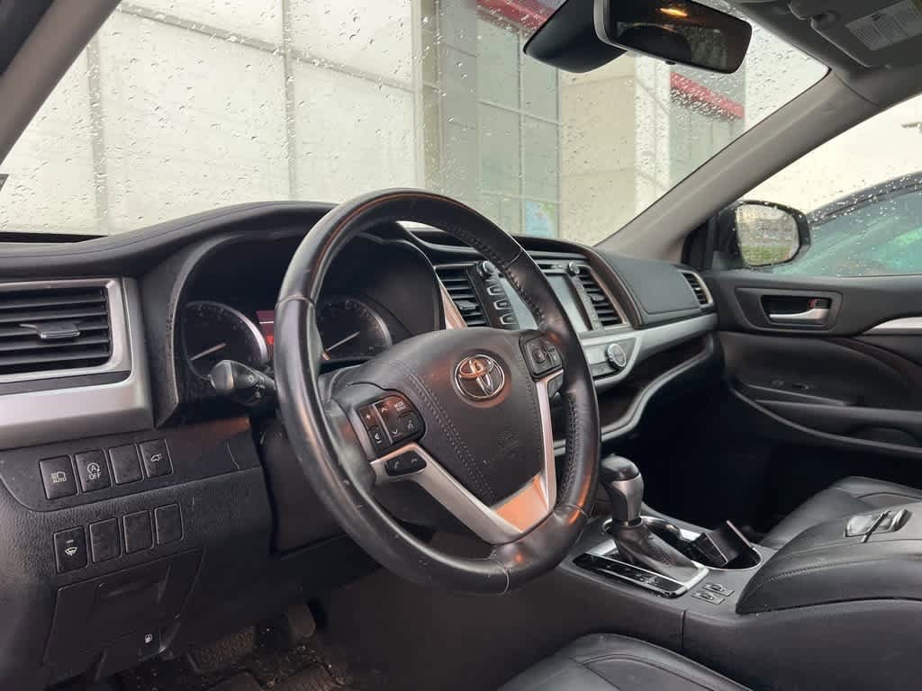 Thumbnail: 2018 Toyota Highlander - 14