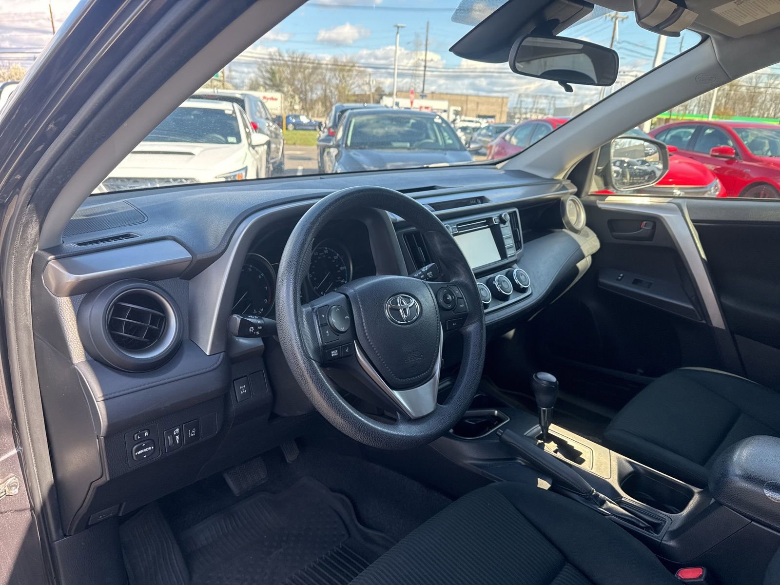 Thumbnail: 2018 Toyota RAV4 - 17