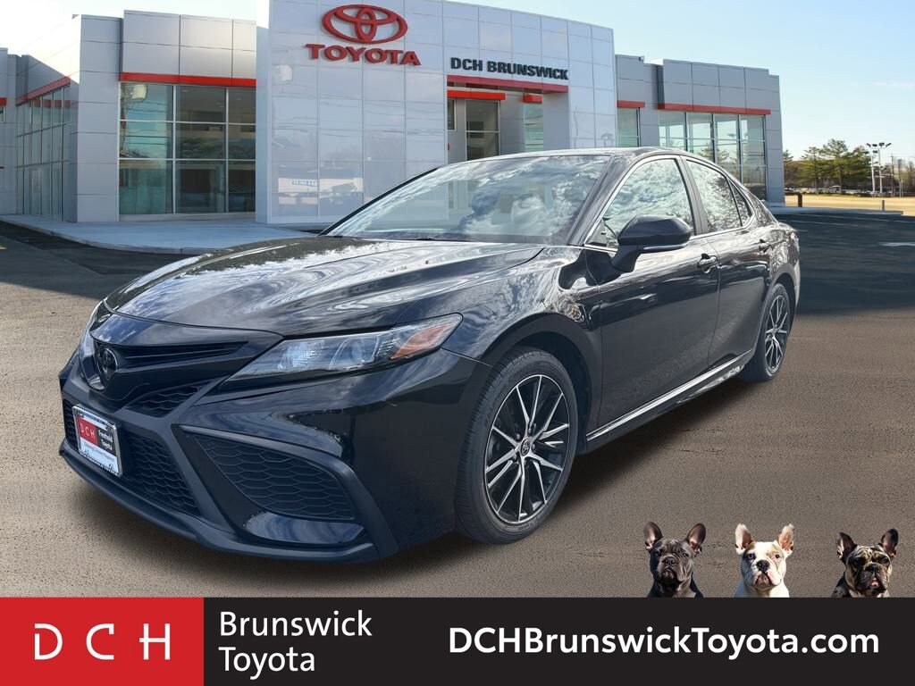 Used 2024 Toyota Camry SE Sedan