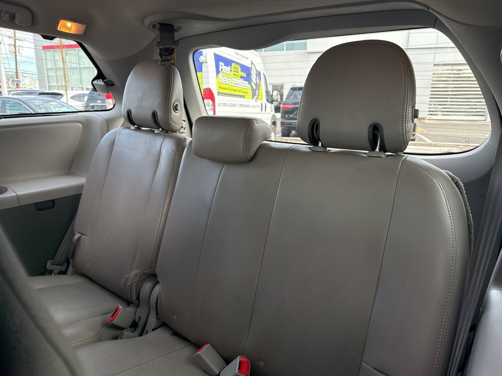 Thumbnail: 2018 Toyota Sienna - 21