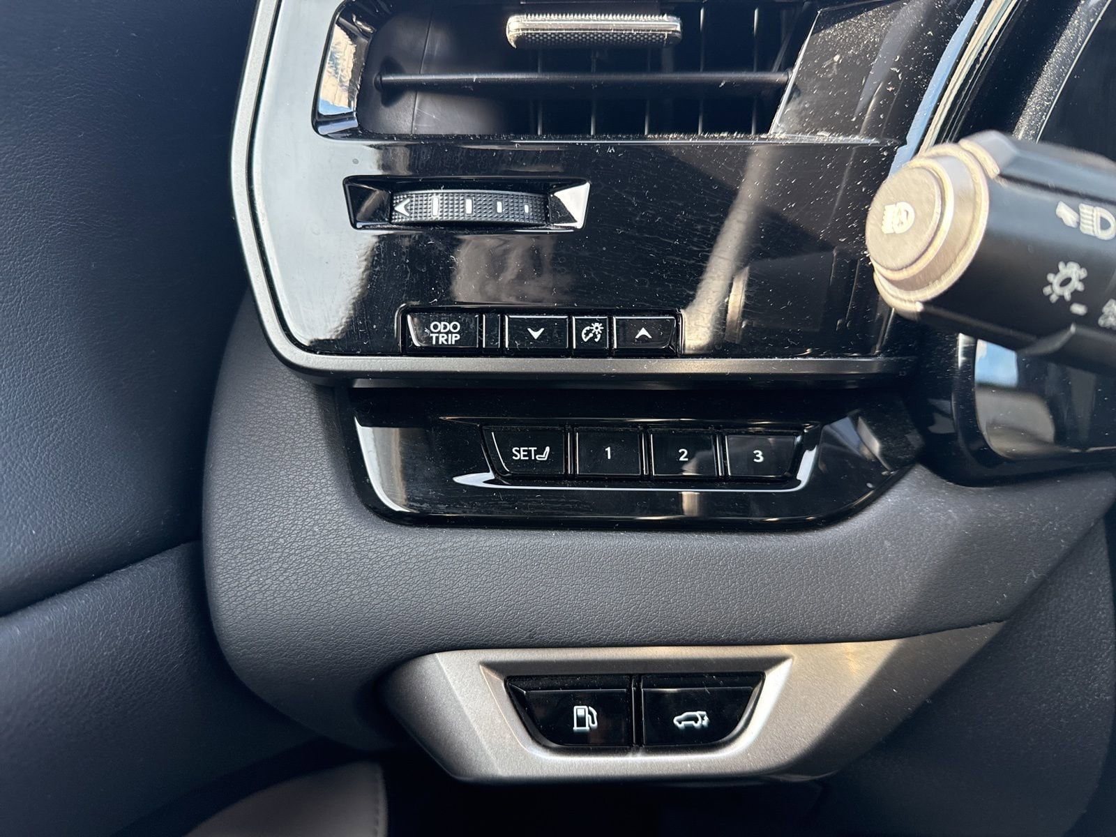 Thumbnail: 2023 Lexus RX - 29