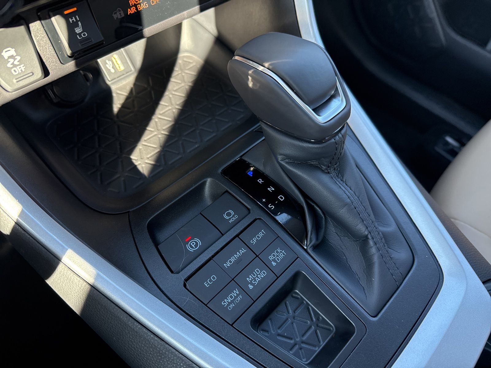 Thumbnail: 2025 Toyota RAV4 - 21