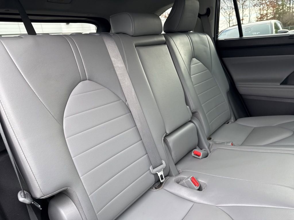 Thumbnail: 2022 Toyota Highlander - 23