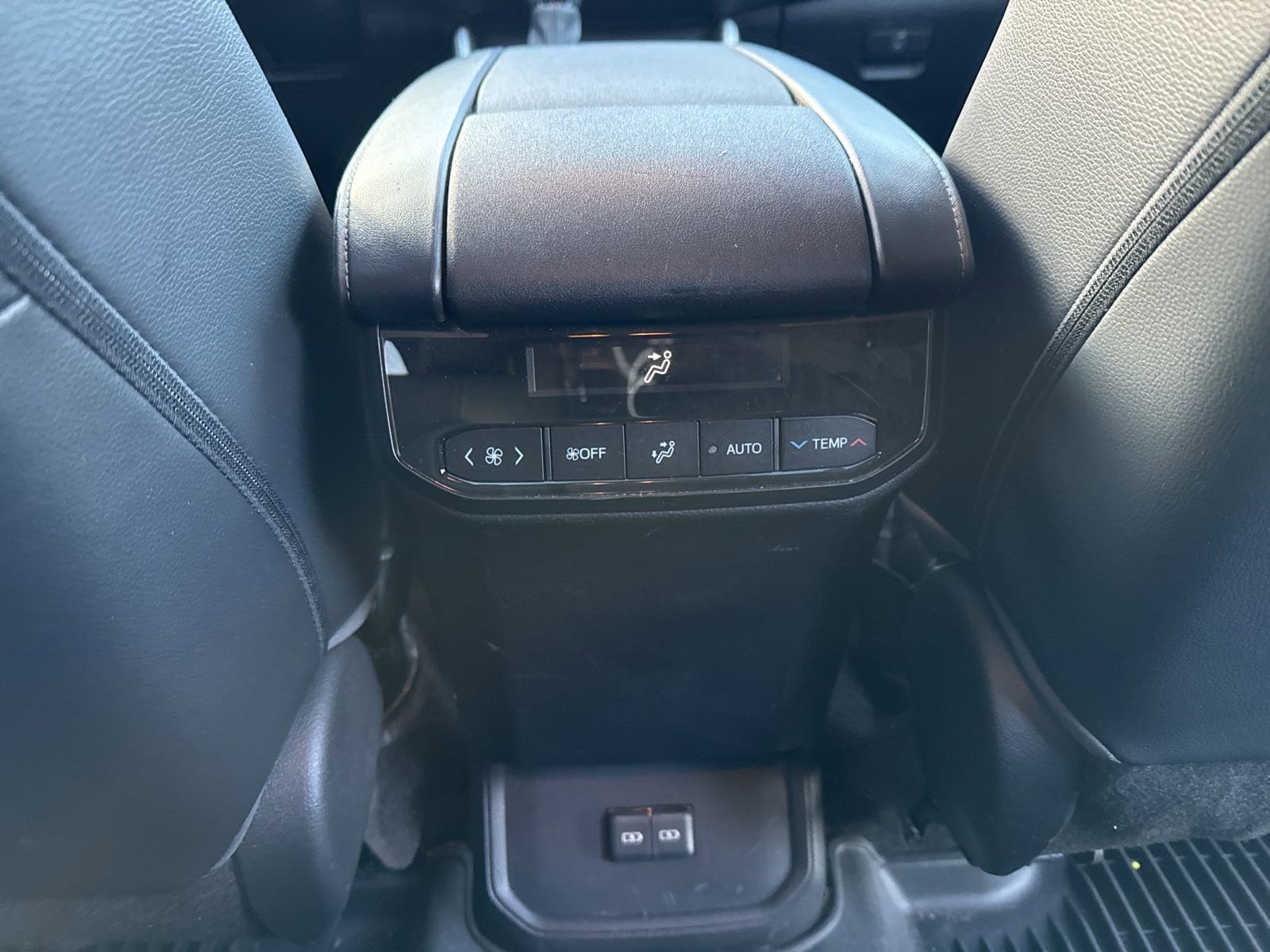 Thumbnail: 2023 Toyota Highlander - 33