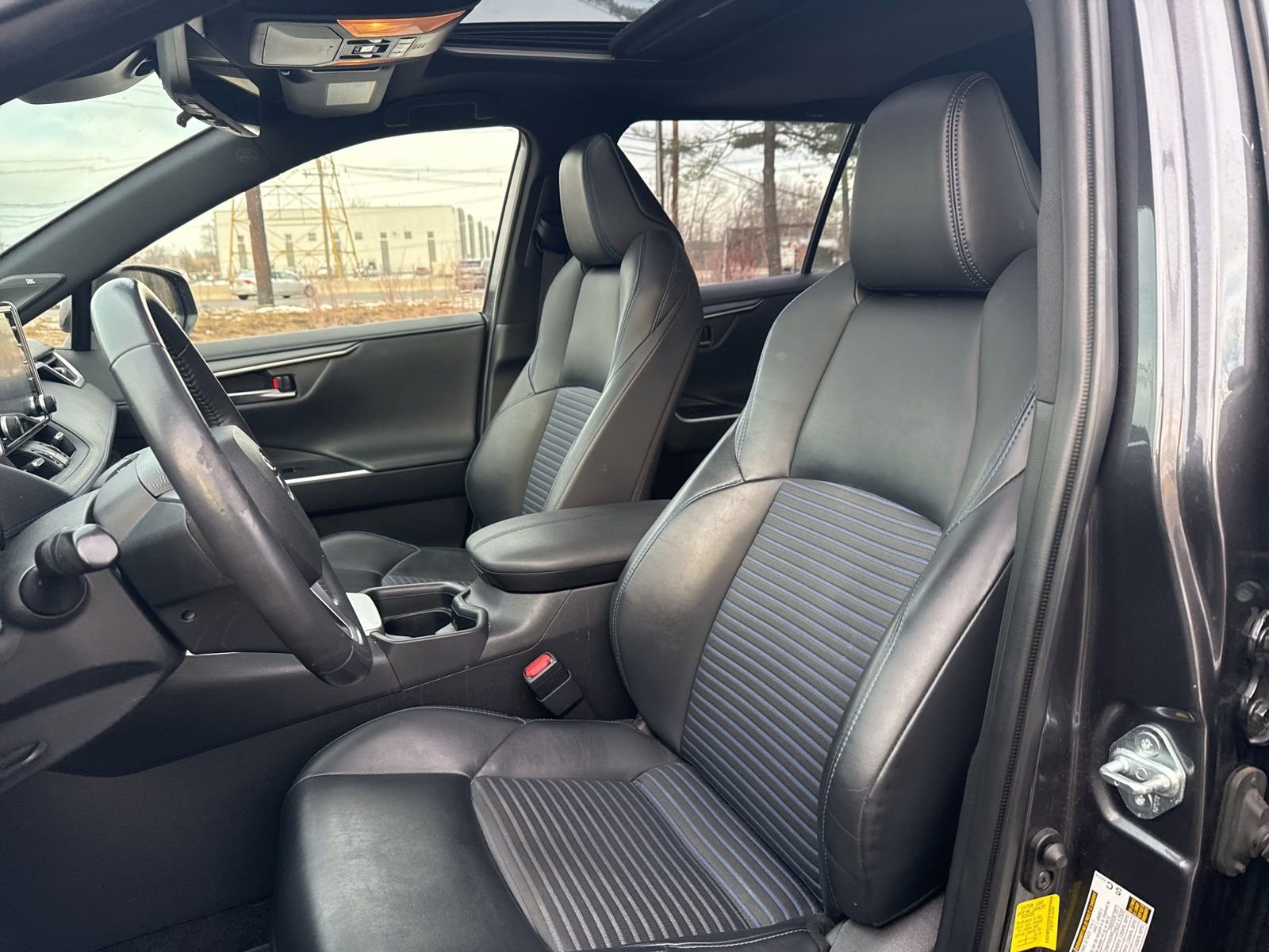 Thumbnail: 2020 Toyota RAV4 - 17