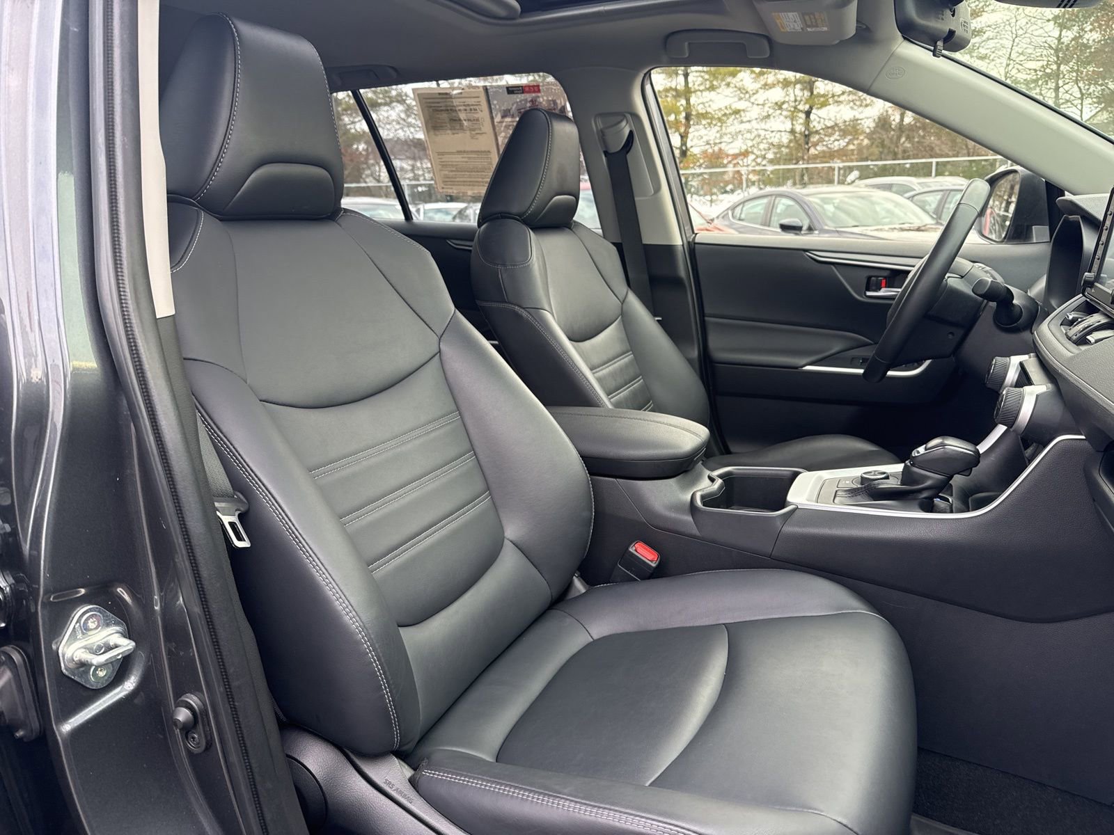 Thumbnail: 2022 Toyota RAV4 - 20