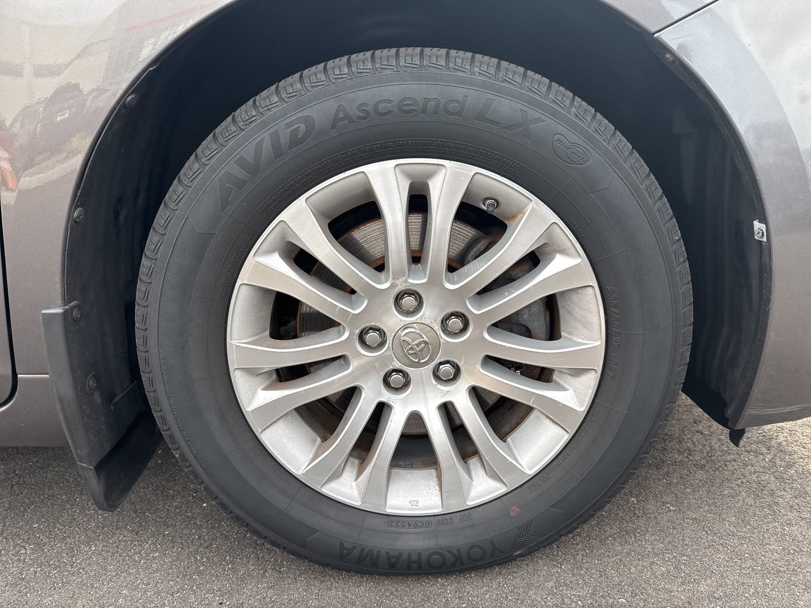 Thumbnail: 2016 Toyota Sienna - 16