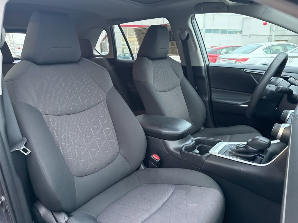 Thumbnail: 2019 Toyota RAV4 - 23