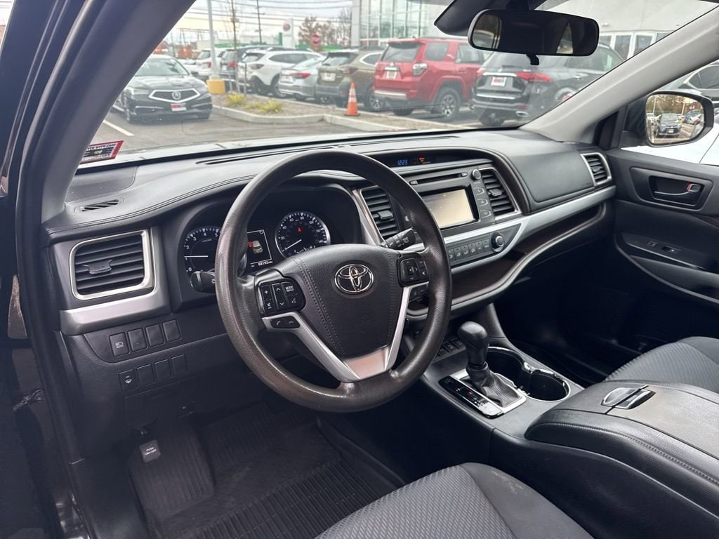 Thumbnail: 2019 Toyota Highlander - 24