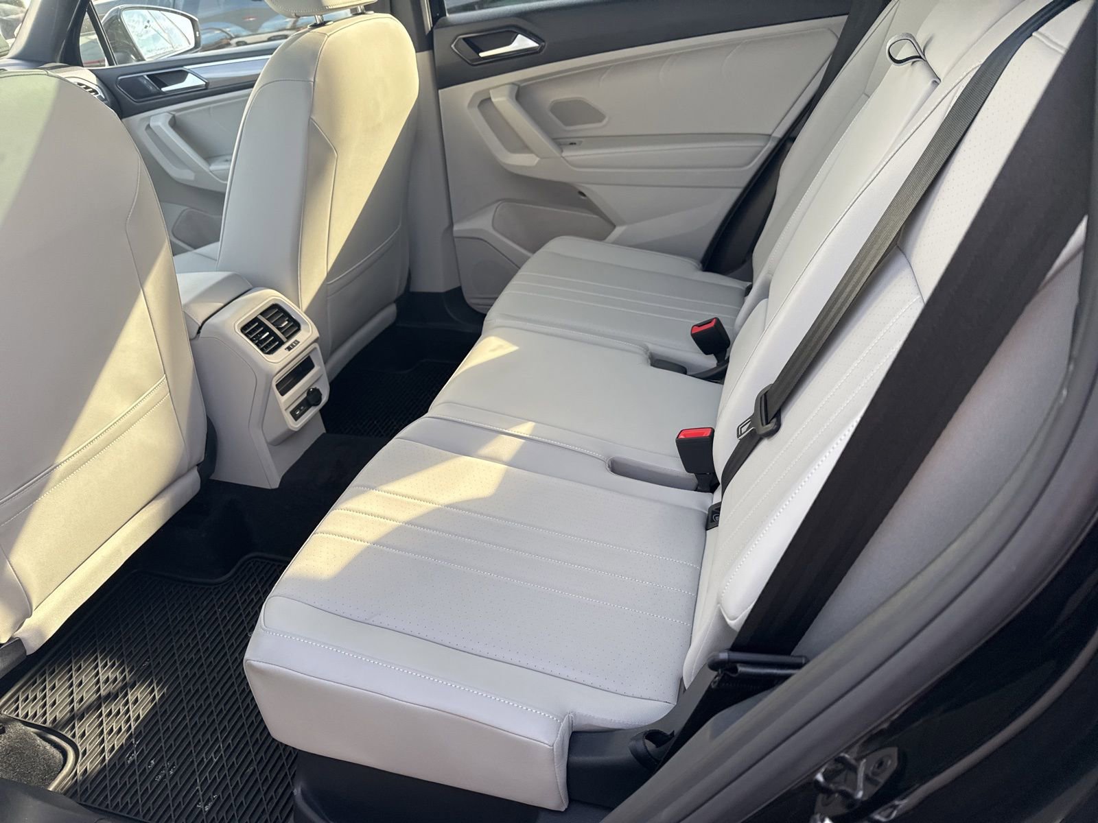 Thumbnail: 2024 Volkswagen Tiguan - 14