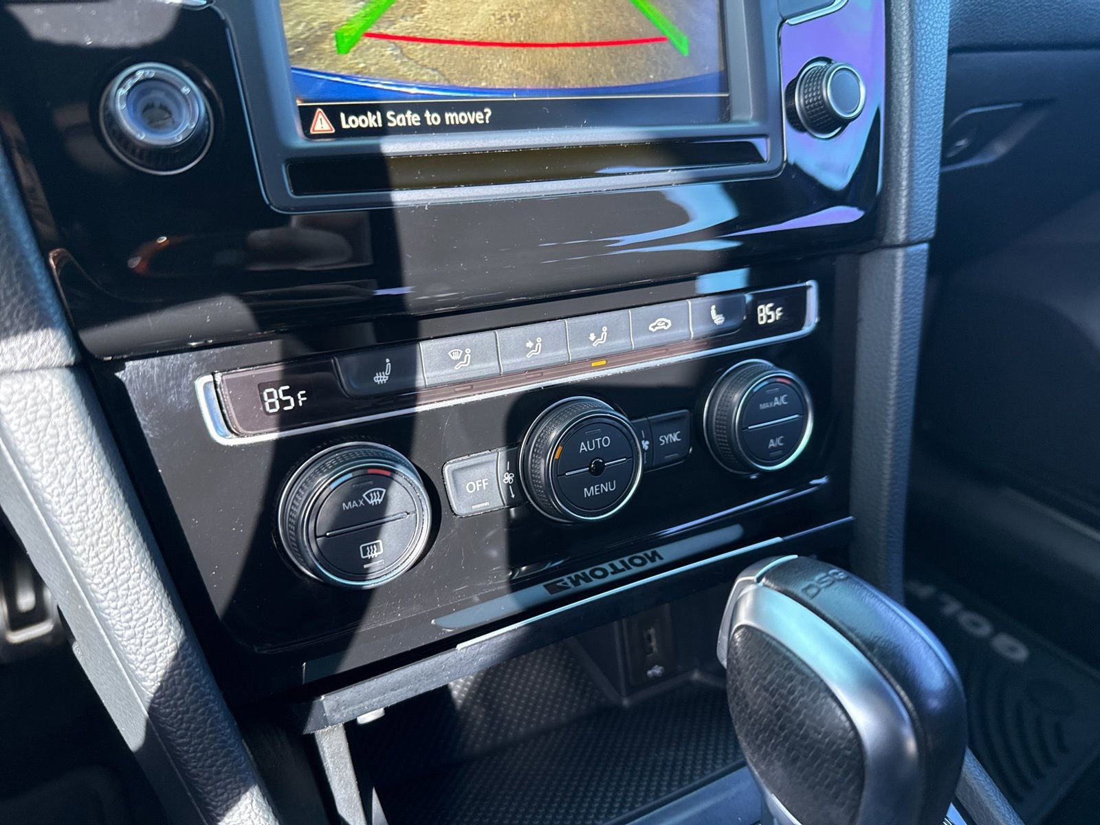 Thumbnail: 2016 Volkswagen Golf - 28