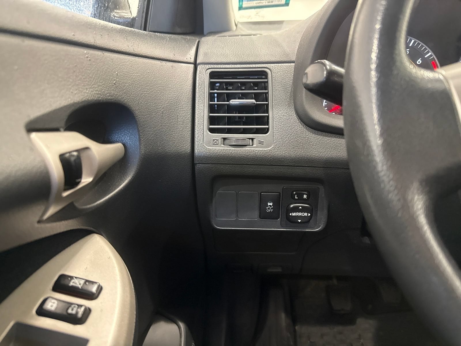 Thumbnail: 2010 Toyota Corolla - 30