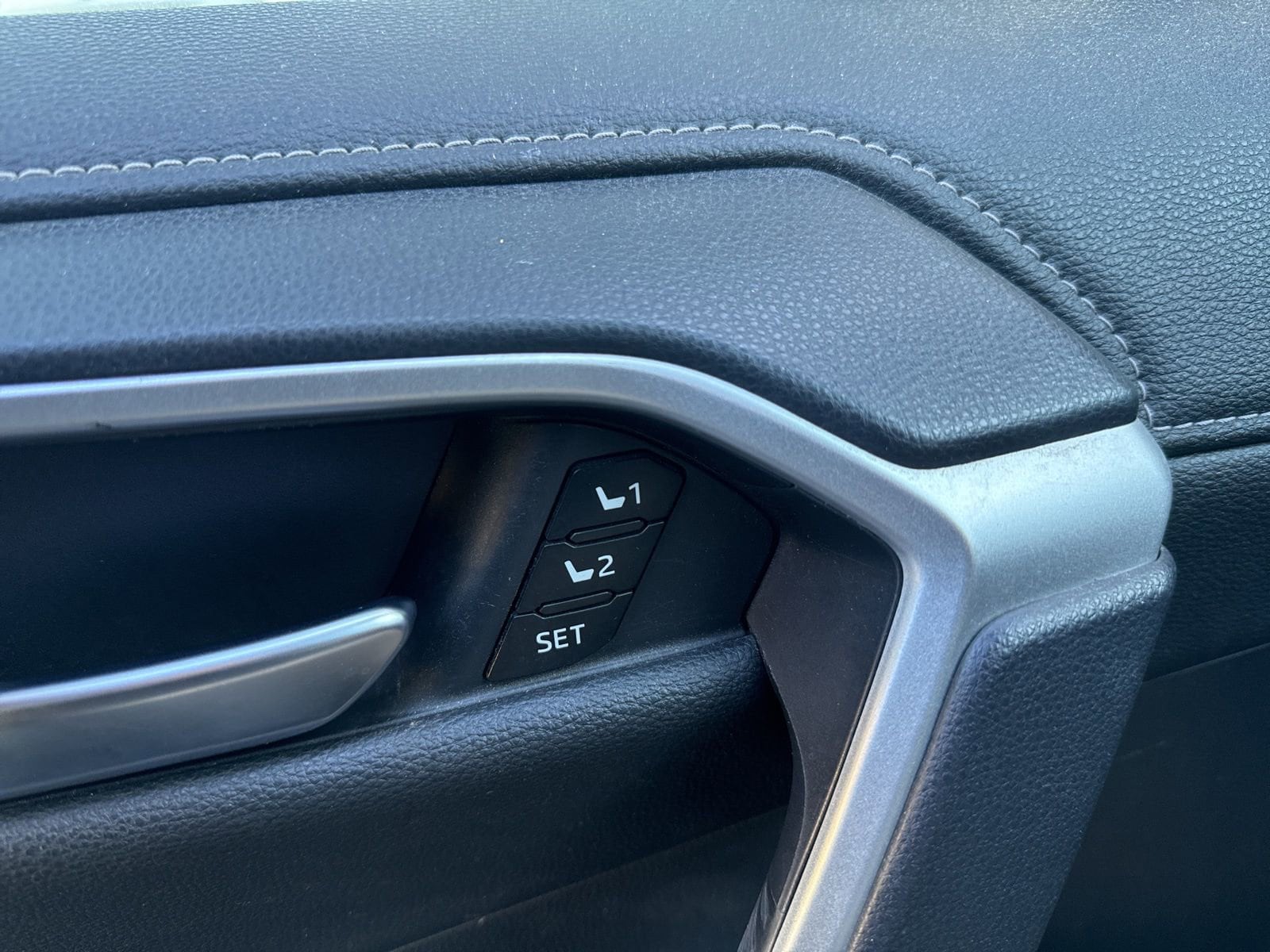 Thumbnail: 2019 Toyota RAV4 - 16