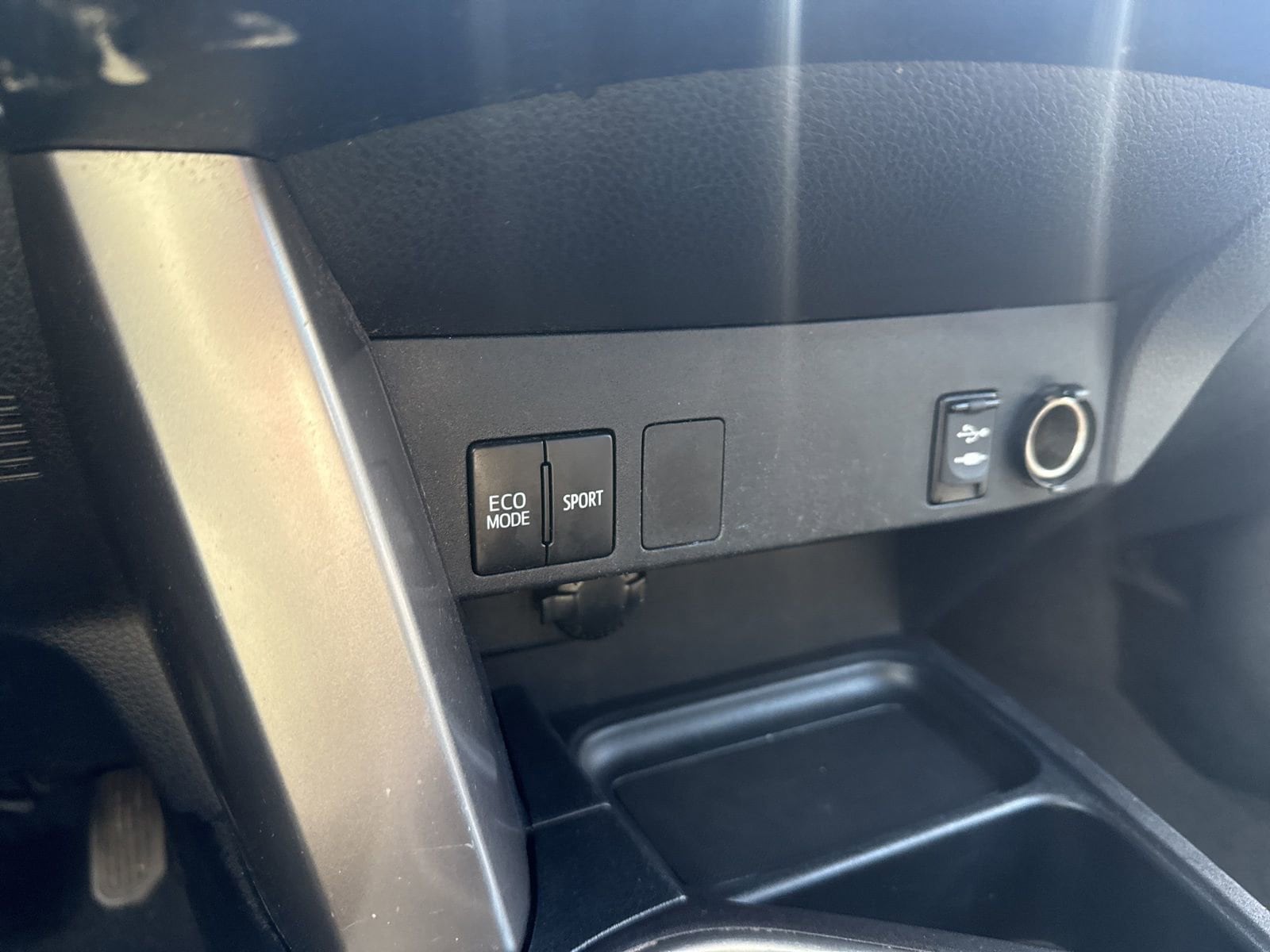 Thumbnail: 2016 Toyota RAV4 - 27