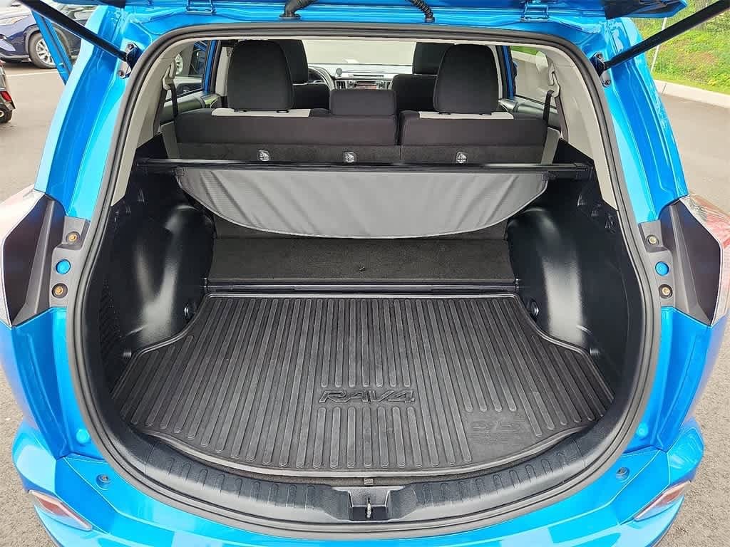 Thumbnail: 2017 Toyota RAV4 - 33