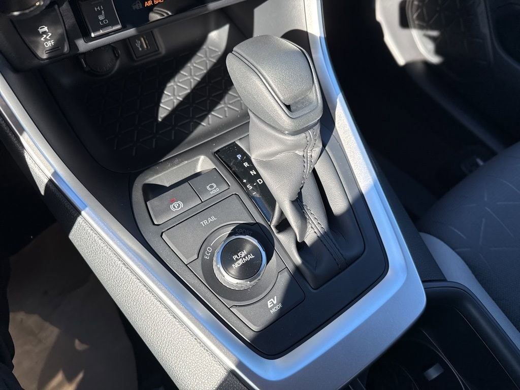 Thumbnail: 2025 Toyota RAV4 - 24