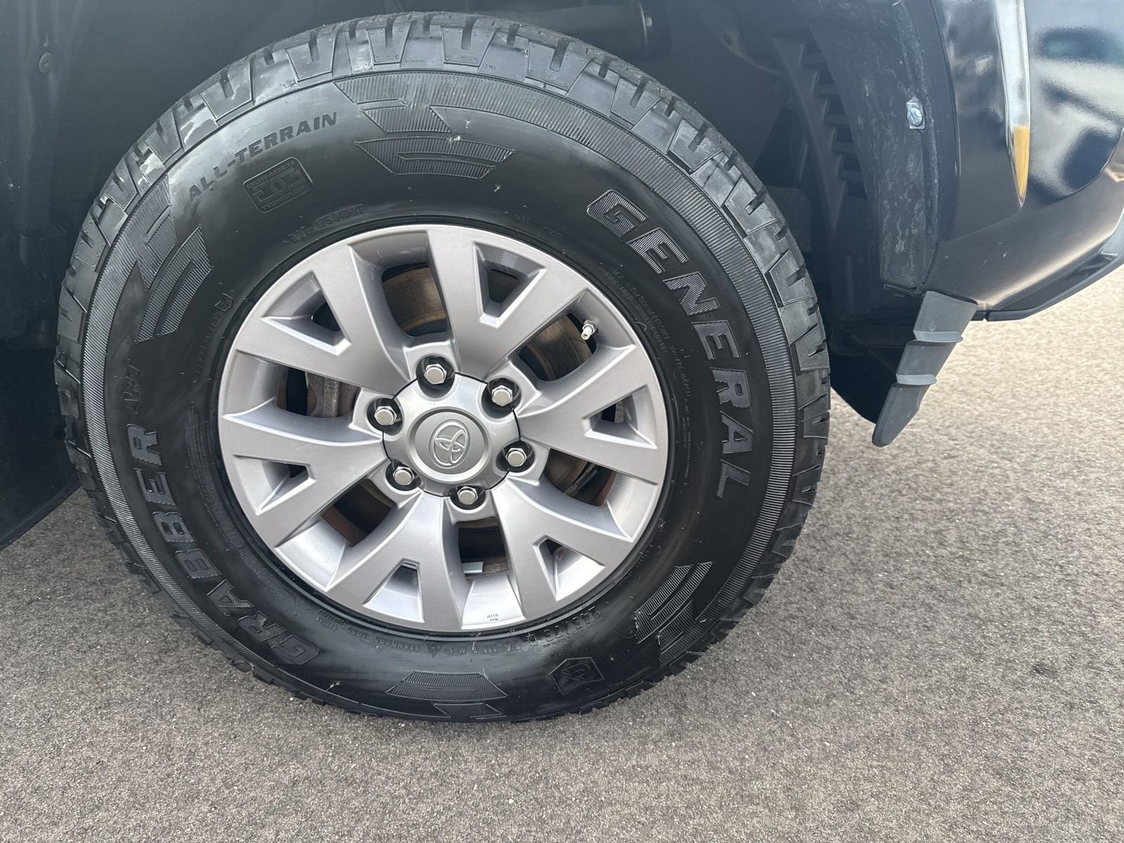 Thumbnail: 2017 Toyota Tacoma - 16