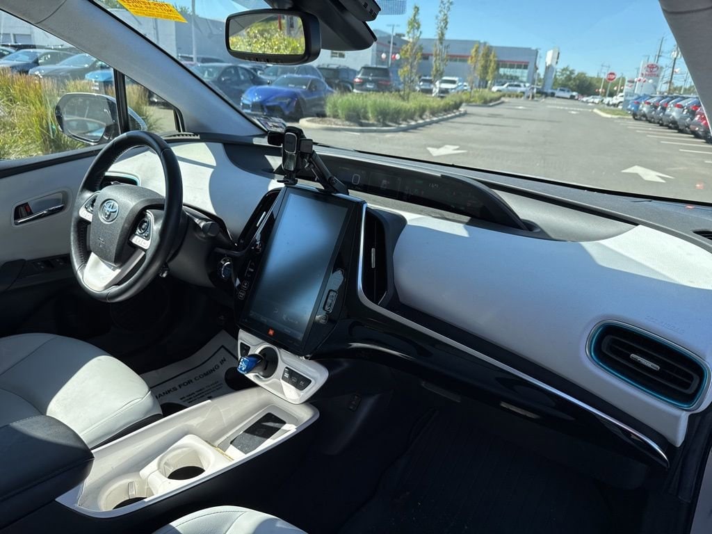 Thumbnail: 2017 Toyota Prius Prime - 19