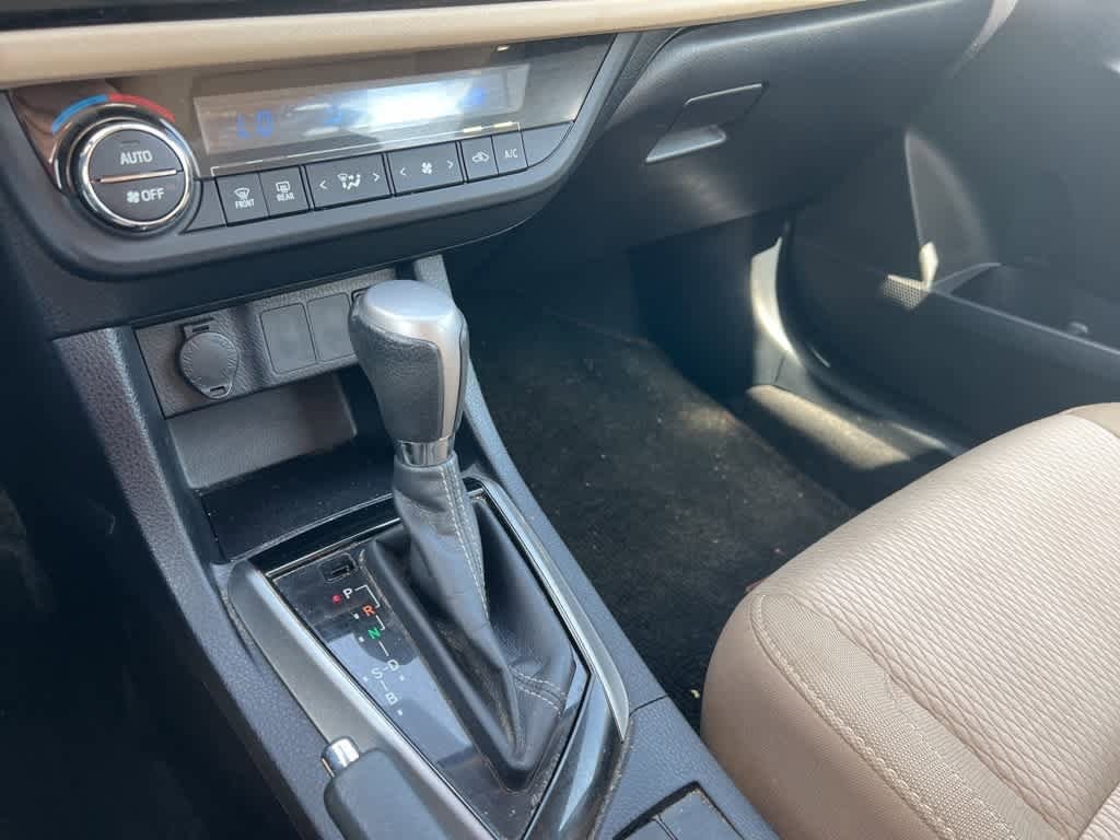 Thumbnail: 2015 Toyota Corolla - 22