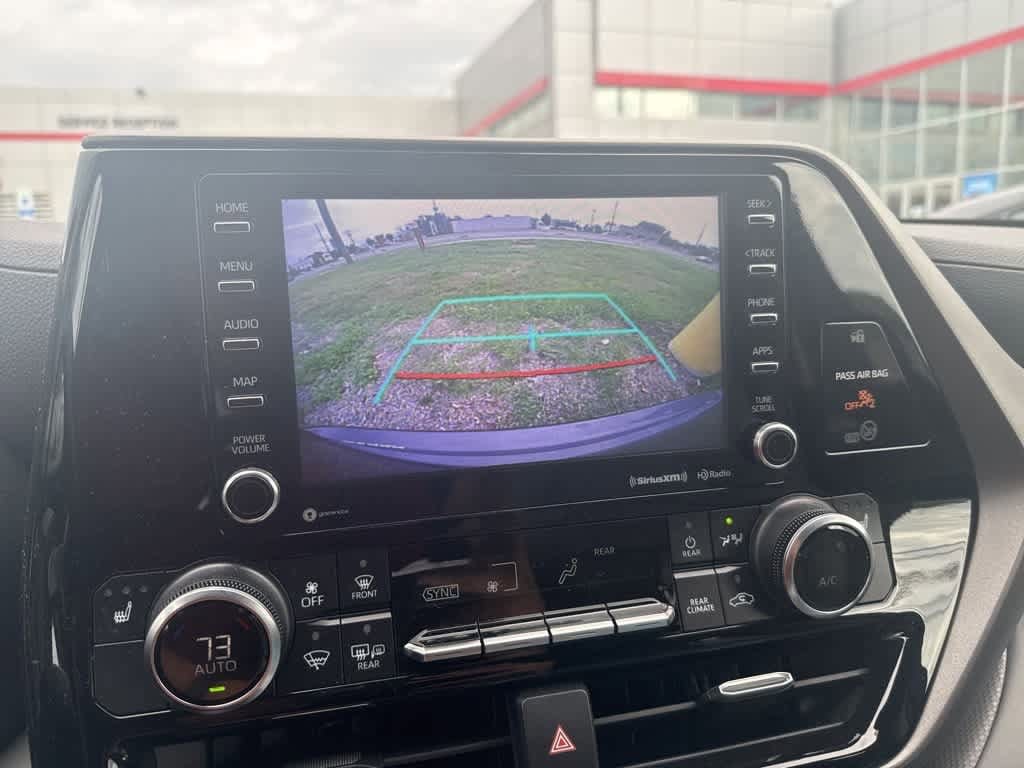 Thumbnail: 2022 Toyota Highlander - 14