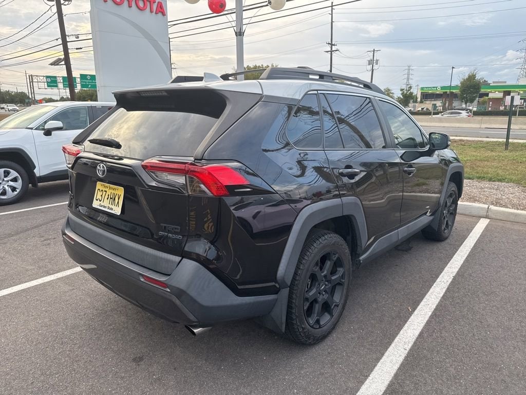 Thumbnail: 2020 Toyota RAV4 - 3