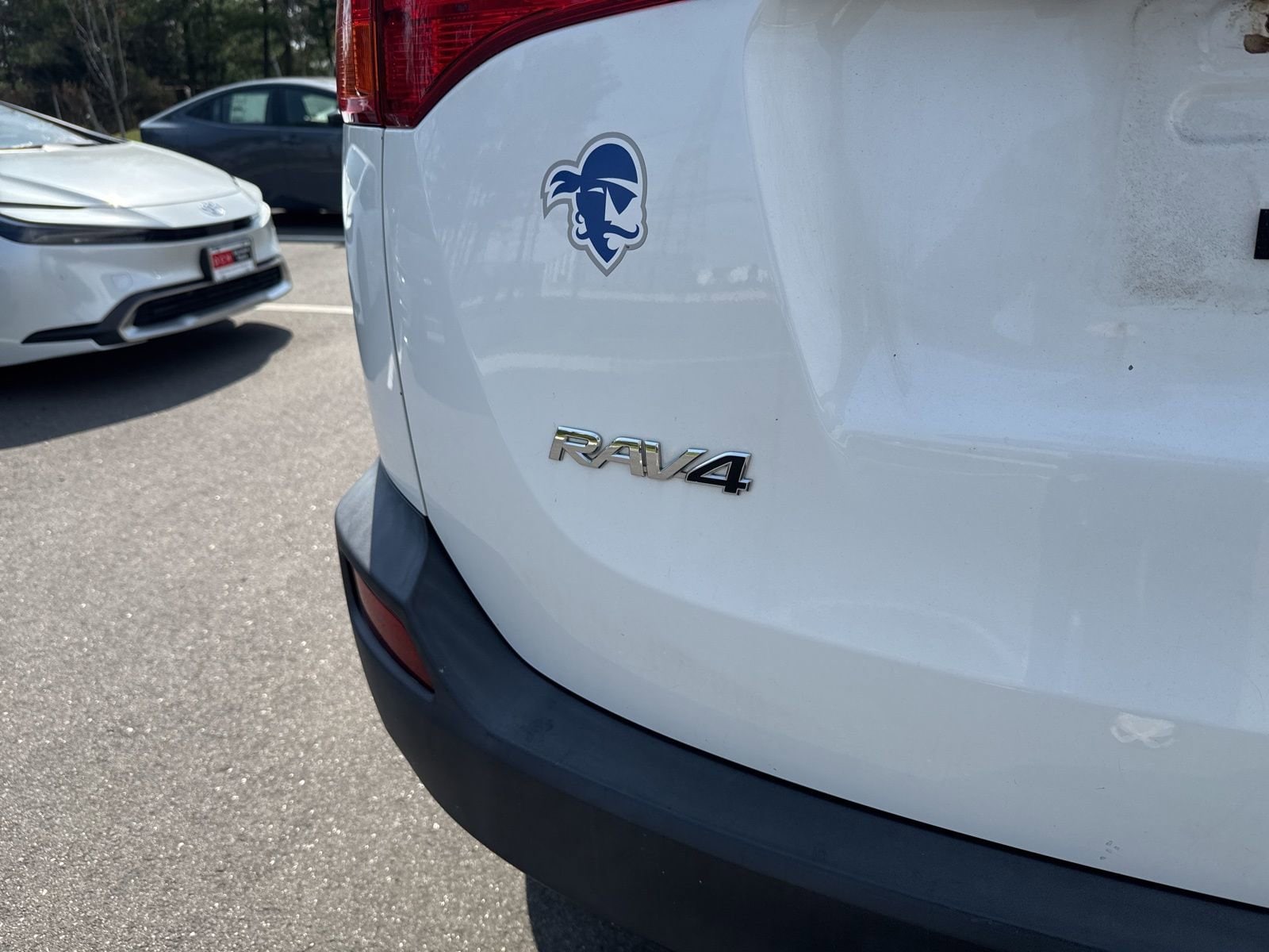 Thumbnail: 2015 Toyota RAV4 - 14