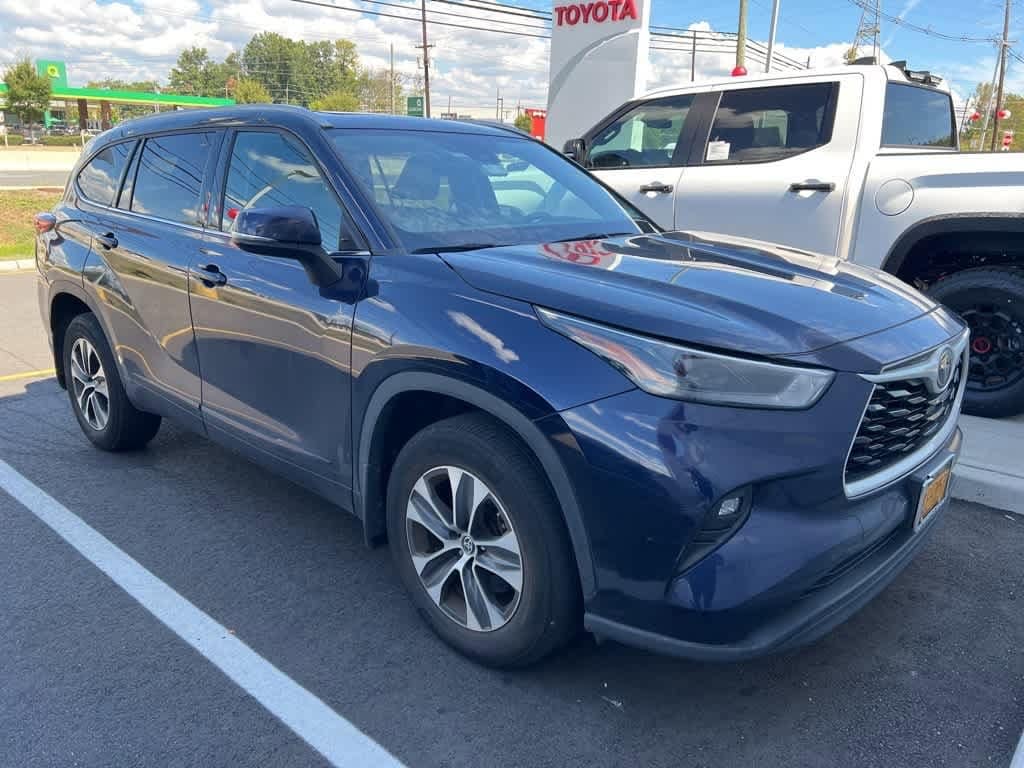 Thumbnail: 2022 Toyota Highlander - 2