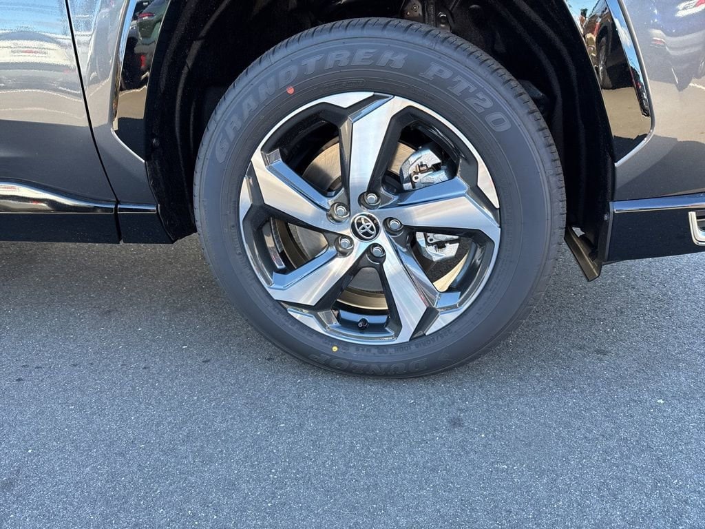 Thumbnail: 2025 Toyota RAV4 - 8