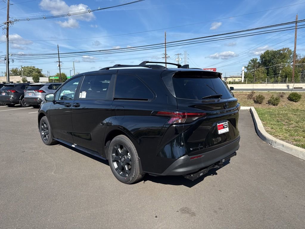 2025 Toyota Sienna Woodland Edition photo 4