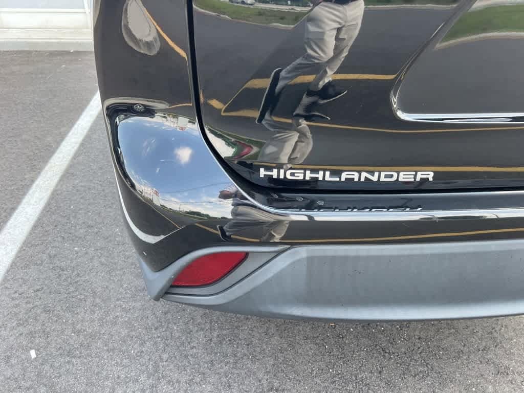 Thumbnail: 2022 Toyota Highlander - 24