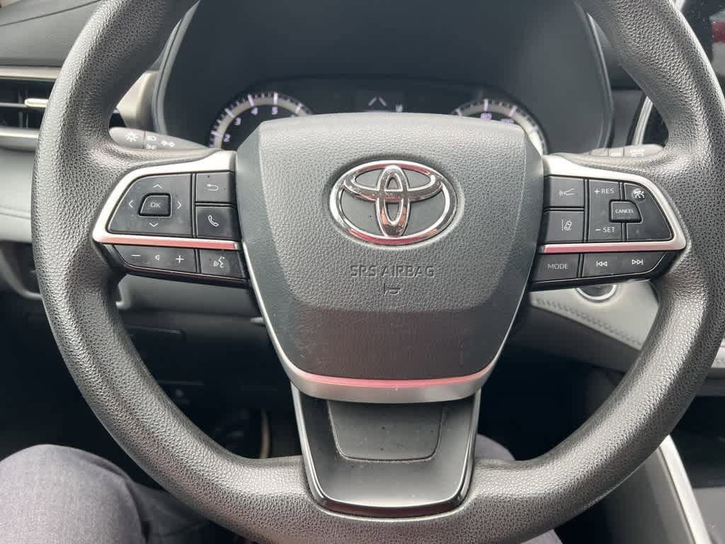 Thumbnail: 2022 Toyota Highlander - 18