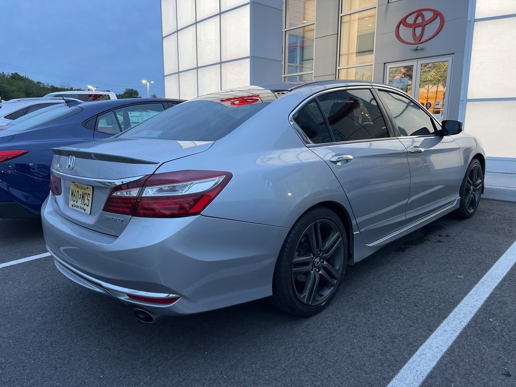 2017 Honda Accord Sport photo 3