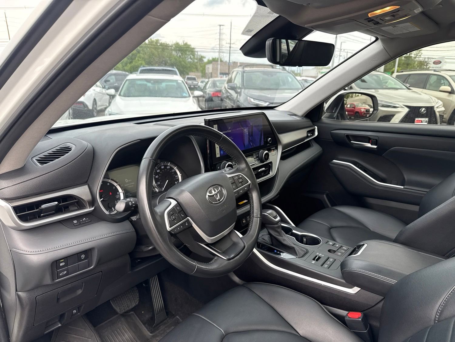 Thumbnail: 2023 Toyota Highlander - 19