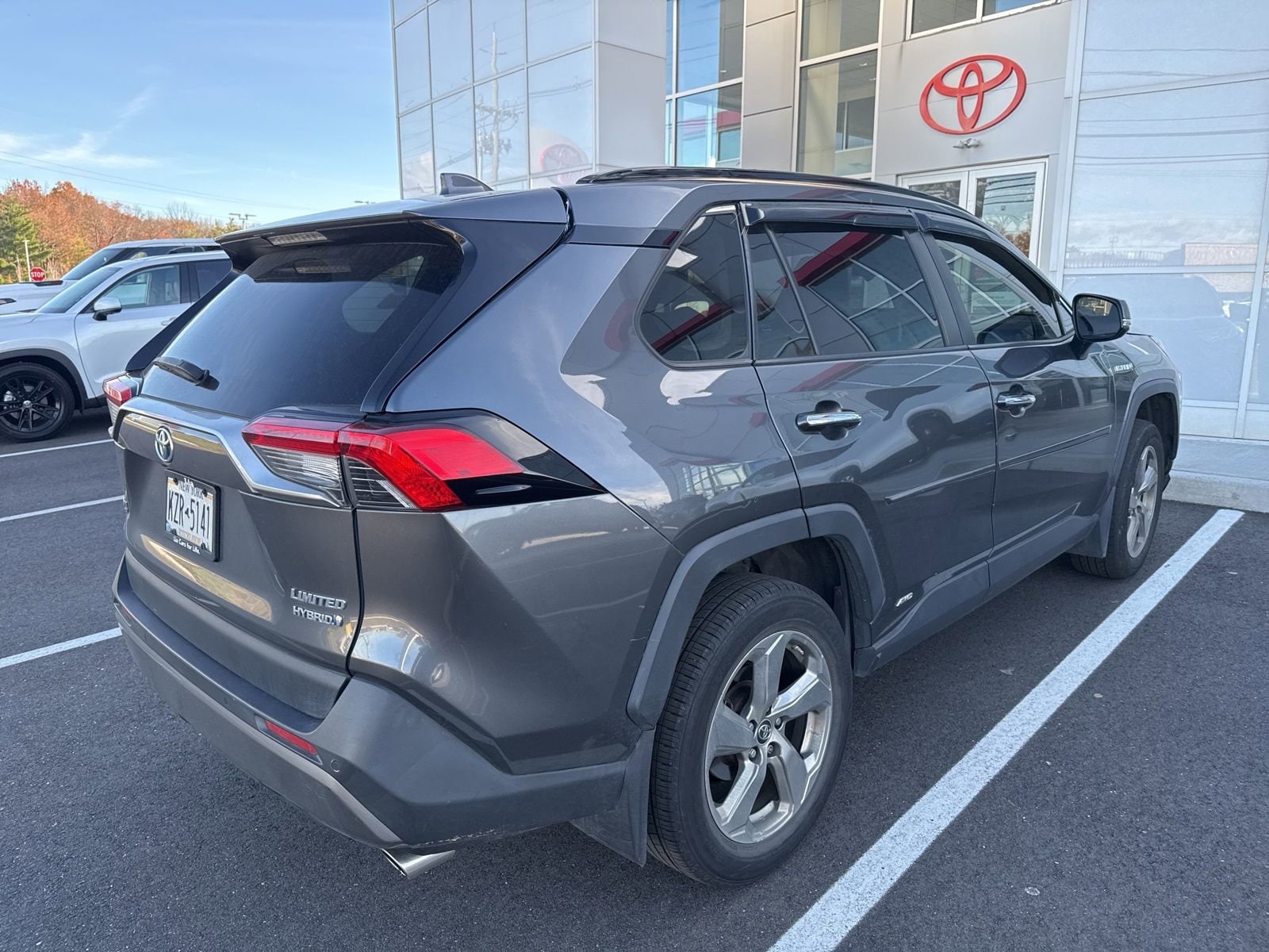 Thumbnail: 2019 Toyota RAV4 - 3