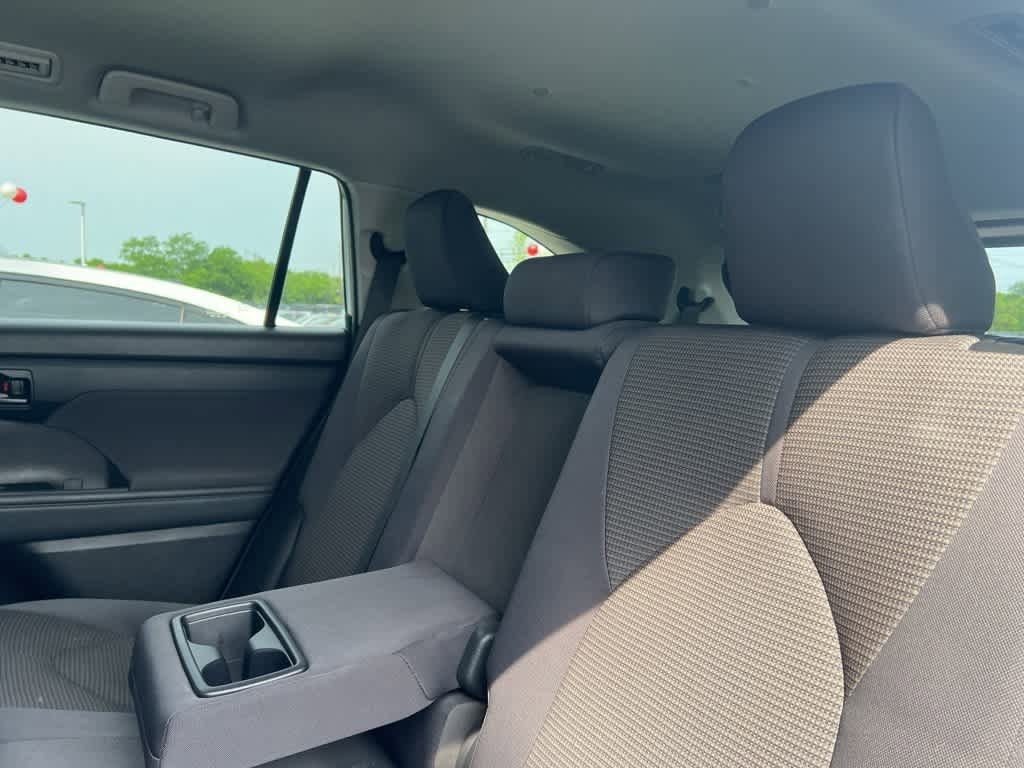 2021 Toyota Highlander L 16