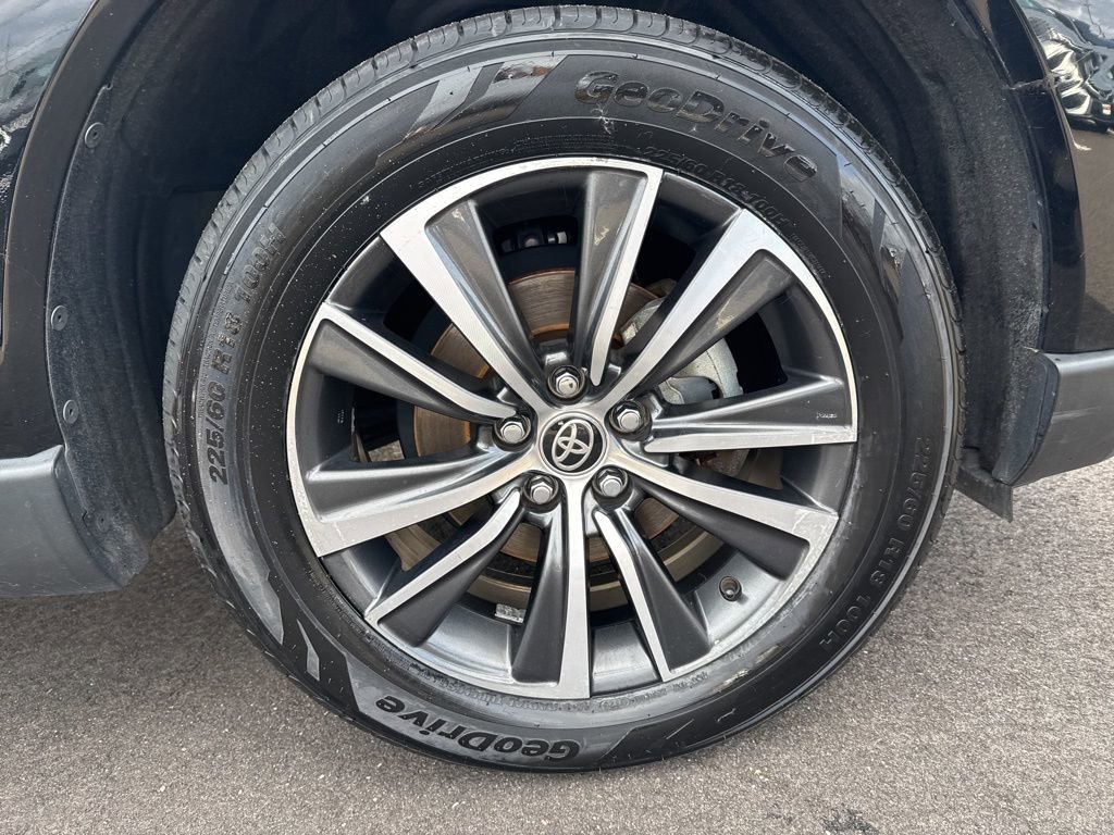 Thumbnail: 2021 Toyota Venza - 15