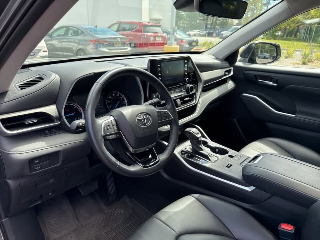 Thumbnail: 2020 Toyota Highlander - 16