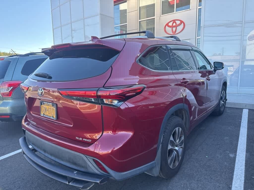 2020 Toyota Highlander XLE photo 3
