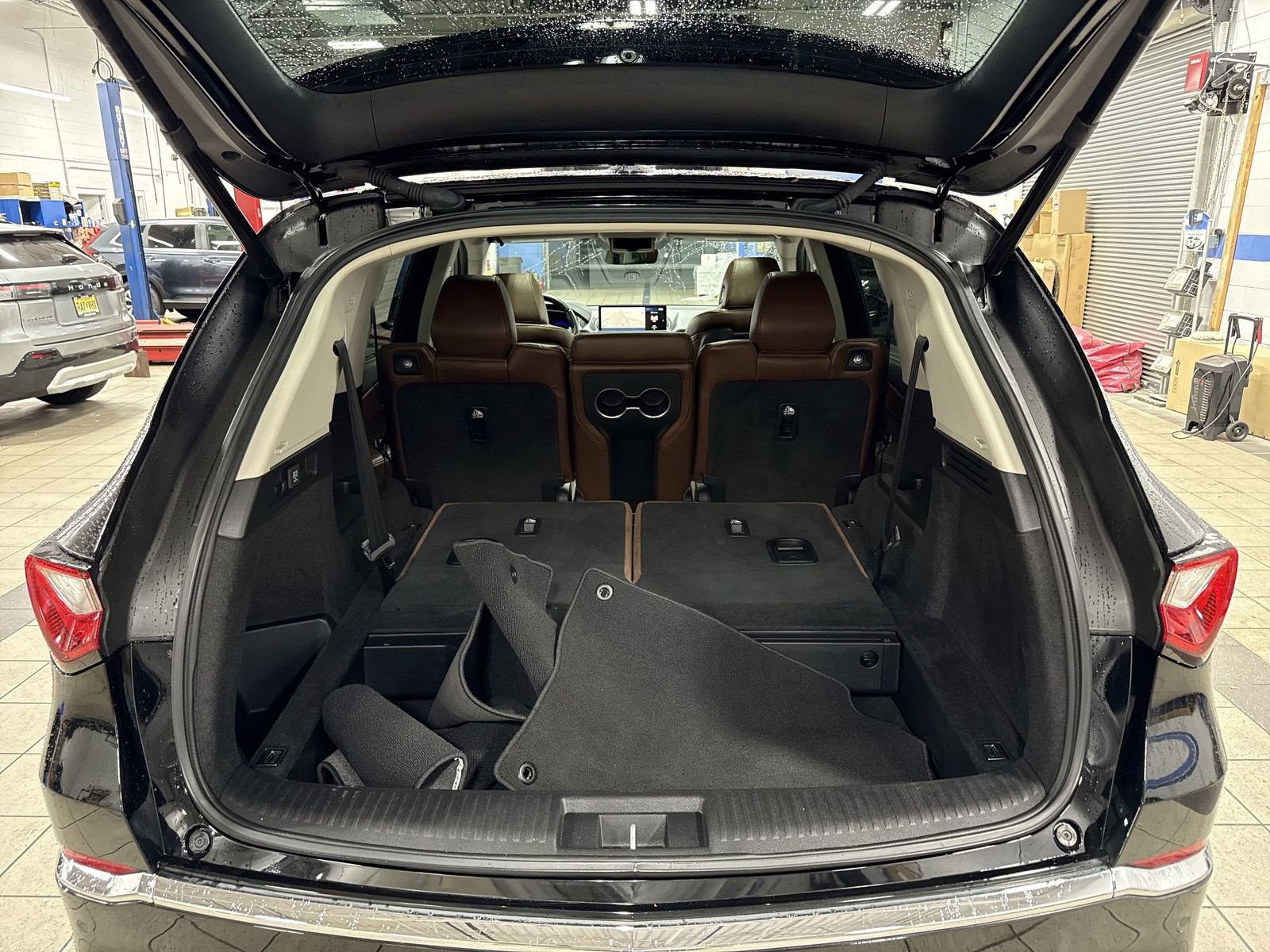 Thumbnail: 2023 Acura MDX - 18